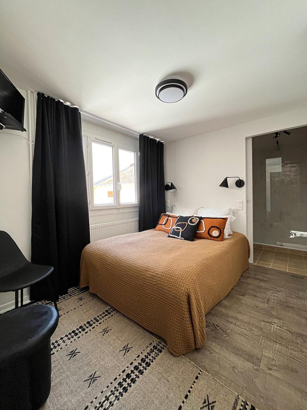 Hotel Du Commerce Клюни Экстерьер фото