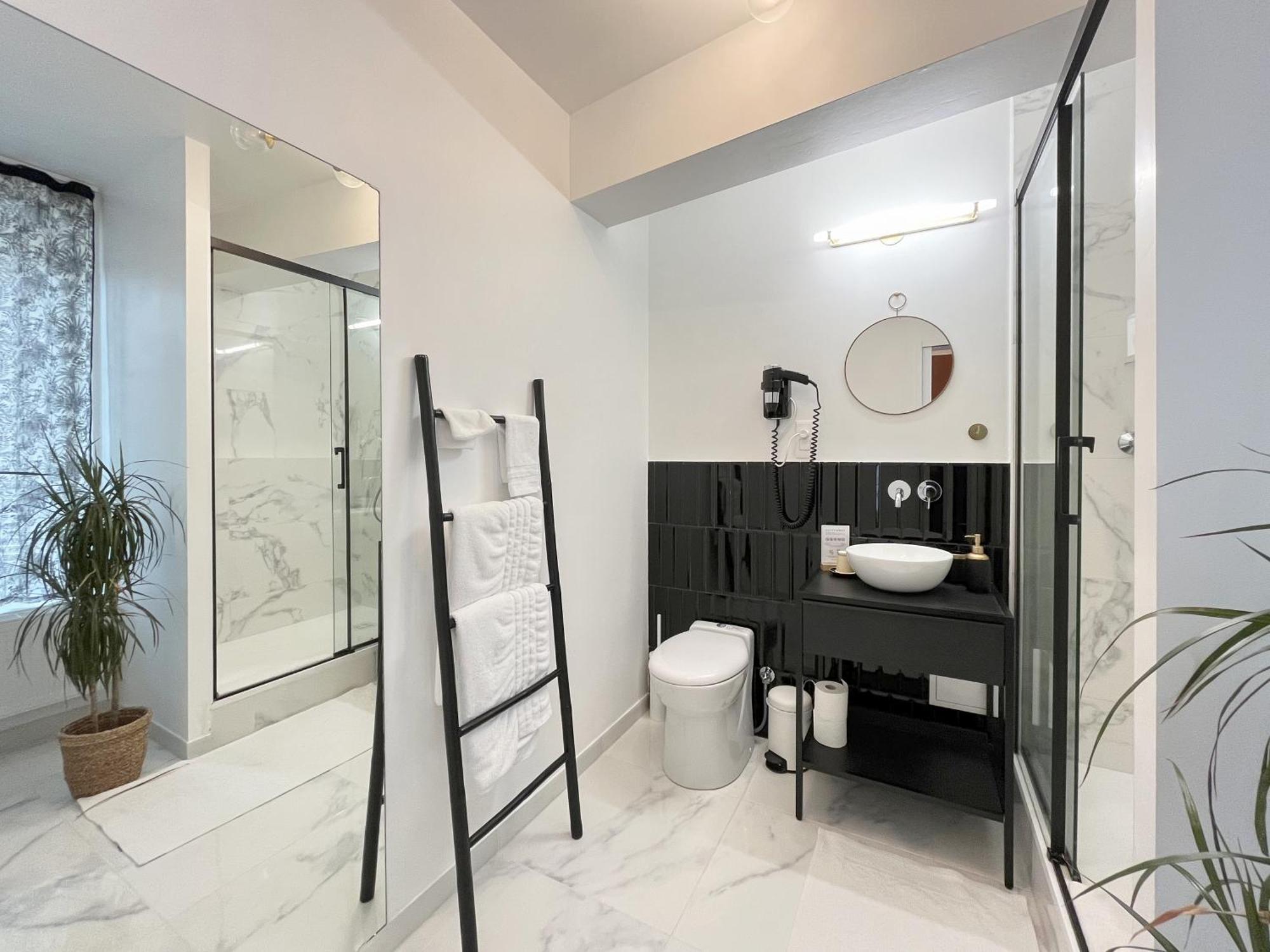 Hotel Du Commerce Клюни Экстерьер фото