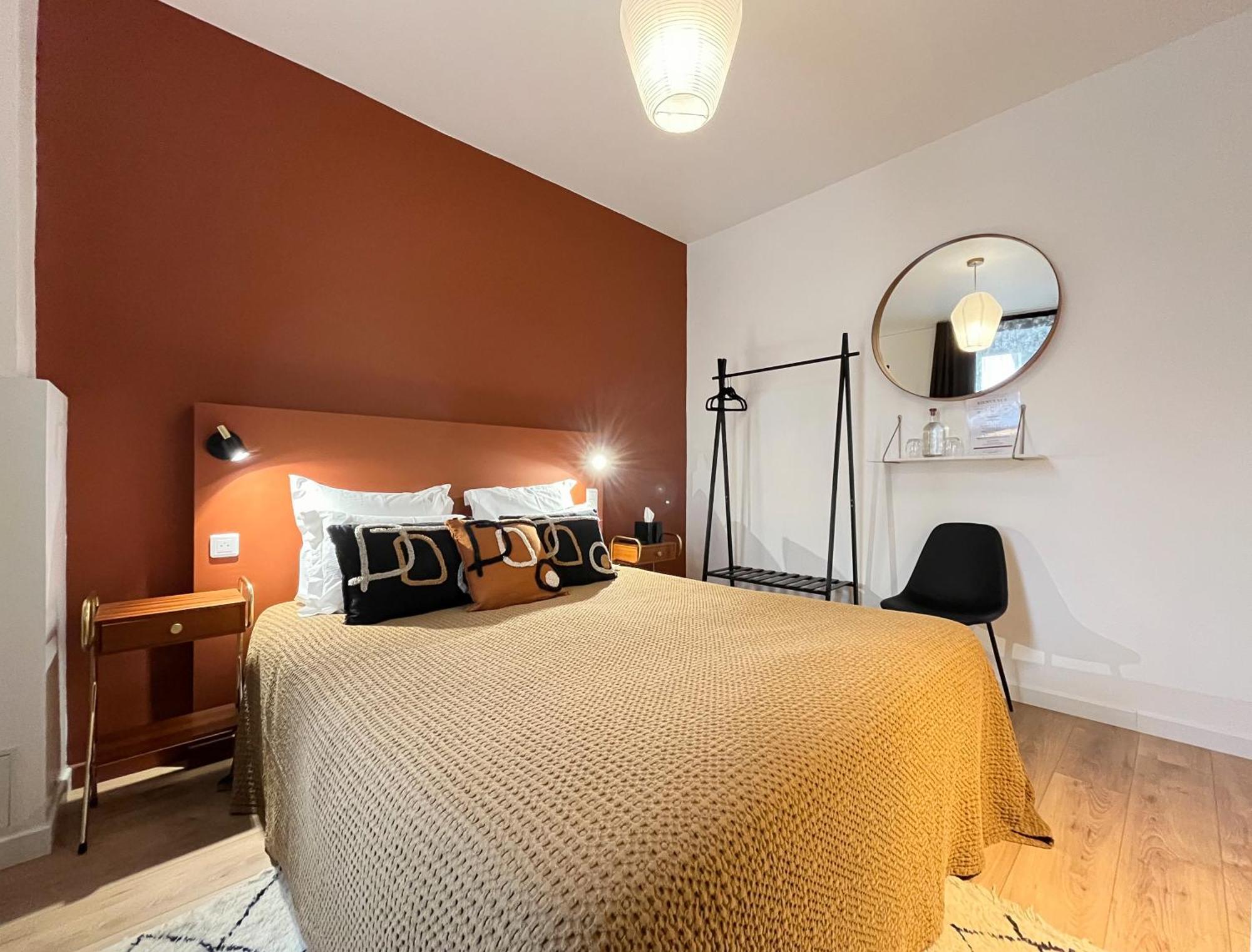 Hotel Du Commerce Клюни Экстерьер фото