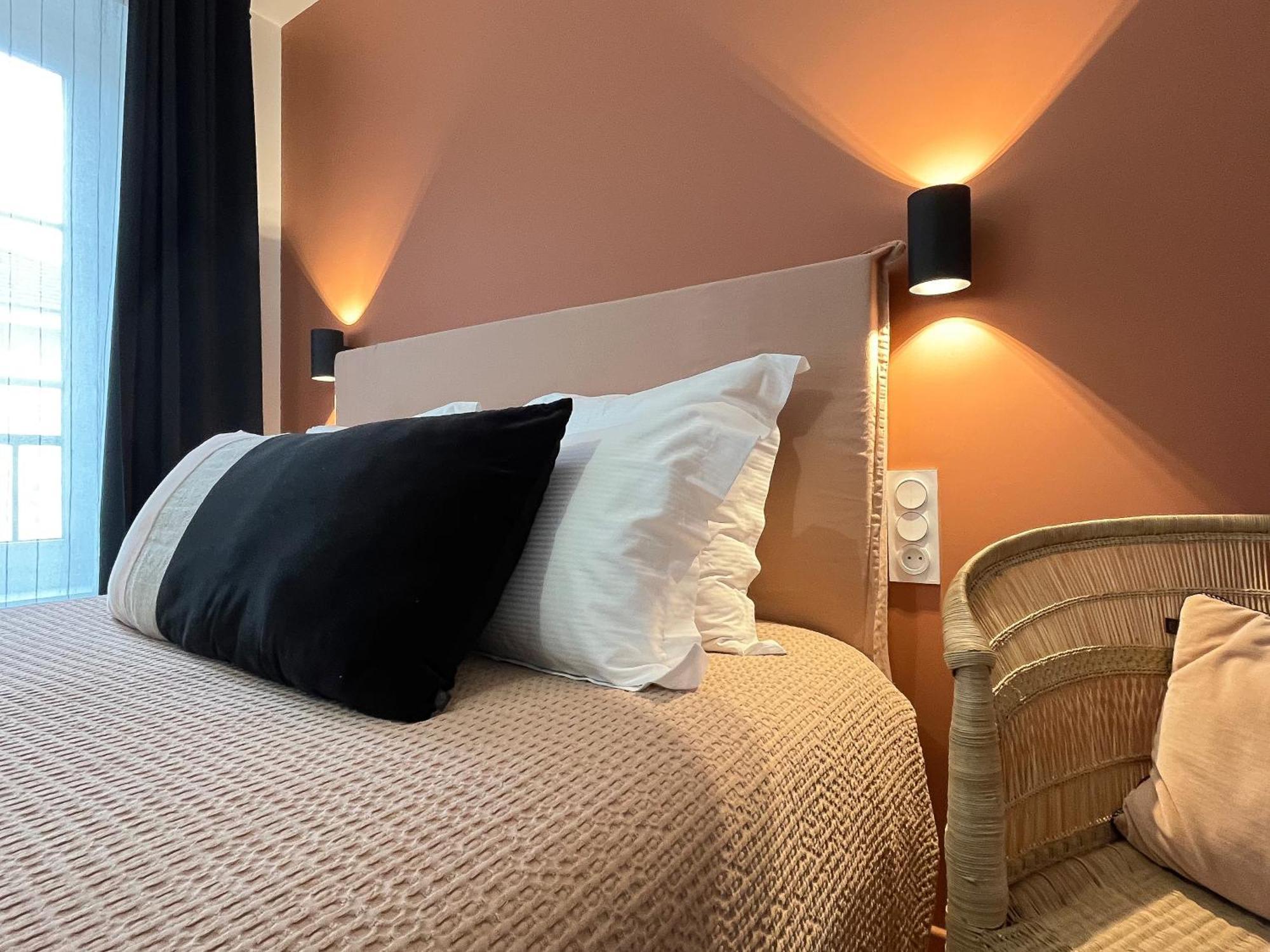 Hotel Du Commerce Клюни Экстерьер фото