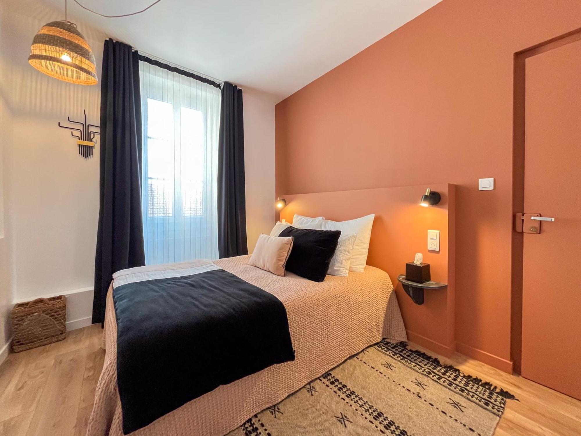 Hotel Du Commerce Клюни Экстерьер фото